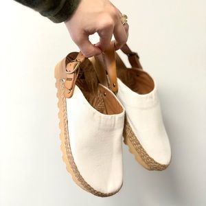 Reef Womens clogs cushion size 8